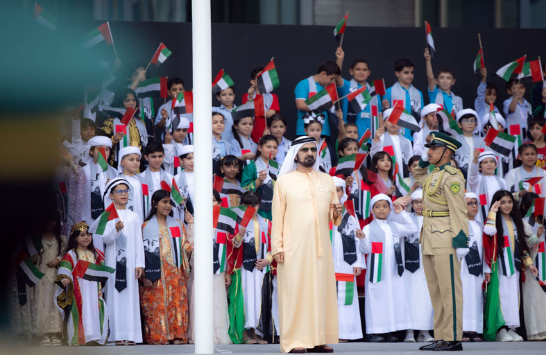 محمد بن راشد: بقيادة محمد بن زايد وتلاحم شعب آمن بأن قوته أساسها وحدته سيبقى عَلَم الإمارات عنواناً للخير والرفعة والنماء 