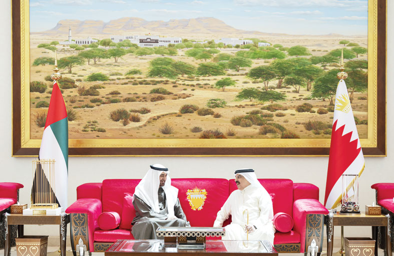رئيس الدولة والملك حمد بن عيسى يبحثان المستجدات الإقليمية وتداعياتها الخطيرة على الأمن الدولي  