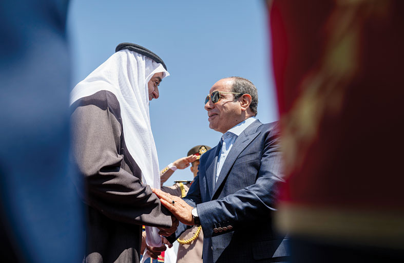 رئيس الدولة والرئيس المصري يبحثان تعزيز علاقات التعاون والمستجدات في المنطقة  