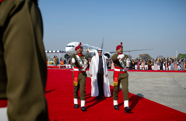 مراسم استقبال رسمية لرئيس الدولة لدى وصوله الى إسلام أباد  