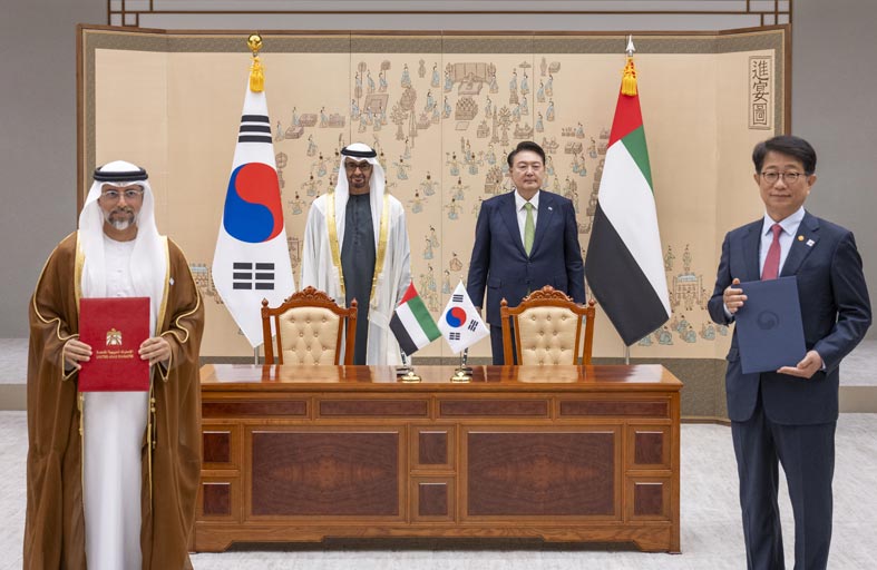 رئيس الدولة والرئيس الكوري يشهدان توقيع اتفاقية الشراكة الاقتصادية الشاملة بين البلدين 