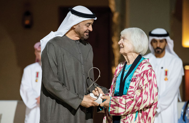 رئيس الدولة يكرم عشر شخصيات بـ«جائزة أبوظبي» في الذكرى العشرين لانطلاقها تزامنا مع عام المجتمع 