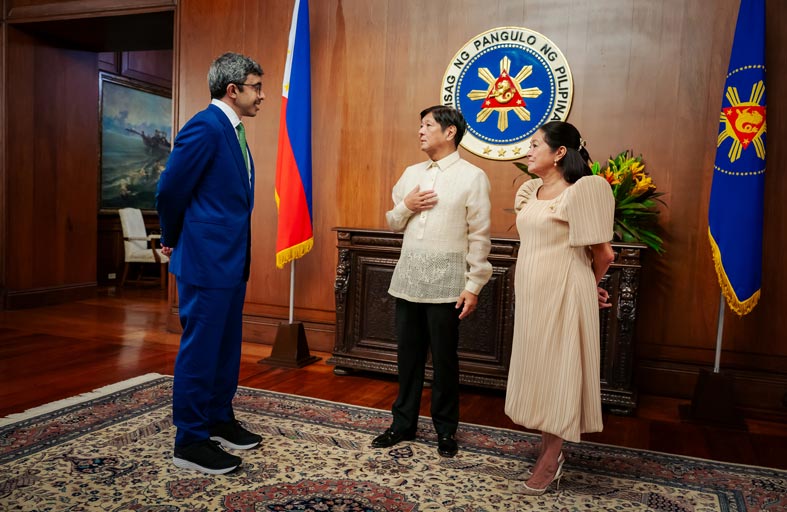 رئيس الفلبين يستقبل عبدالله بن زايد في مانيلا 