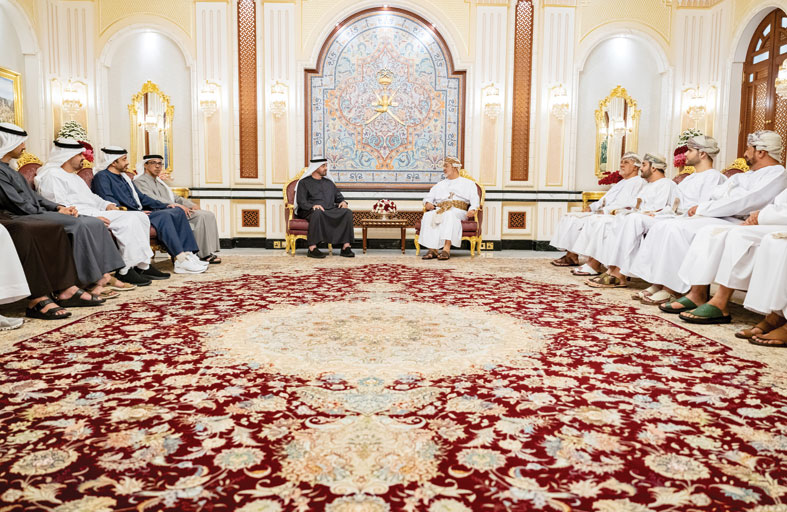 رئيس الدولة وسلطان عُمان يؤكدان إدانة الاعتداء الإسرائيلي على قطر والتضامن معها ودعمها في كل ما تتخذه من إجراءات  