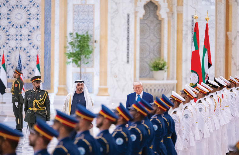 جرت له مراسم استقبال رسمية في قصر الوطن..رئيس الدولة يستقبل الرئيس الأميركي 