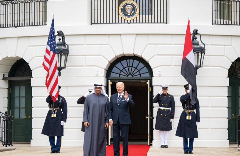 رئيس الدولة والرئيس الأمريكي يبحثان العلاقات الإستراتيجية بين البلدين والتطورات الإقليمية والعالمية 