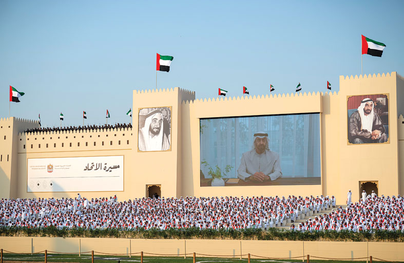 رئيس الدولة: الإمارات محصنة بأبنائها الذين يجتمعون على حبها والوفاء لها والتسابق لخدمتها ورفع رايتها  