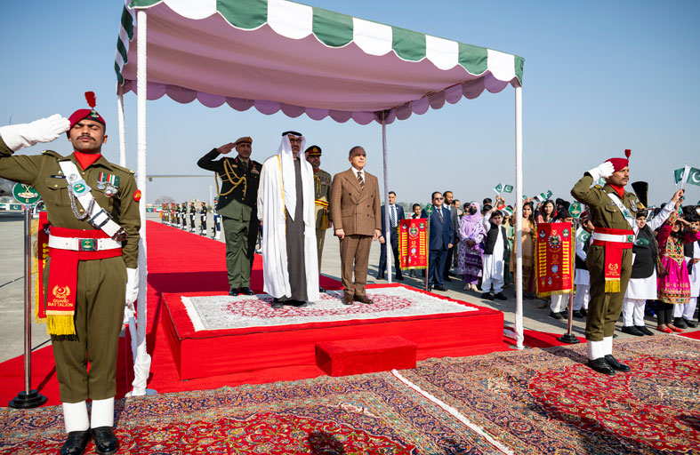 مراسم استقبال رسمية لرئيس الدولة لدى وصوله الى إسلام أباد  