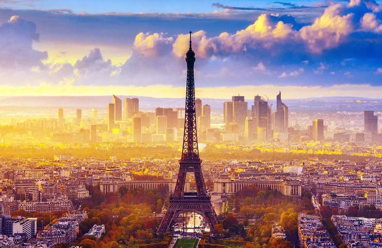 باريس الساحرة.. أبرز وأجمل الأماكن السياحية والنشاطات