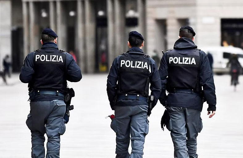 إيطاليا تعتقل زعيمة للمافيا و48 آخرين 