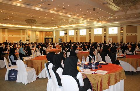 500 طالب وطالبة في ملتقى طلابي مشترك بين جمعية أم المؤمنين وجامعة دبي