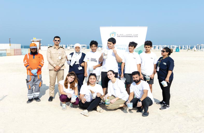 المدينة المستدامة تنظم مبادرة لتنظيف الشواطئ مع الأطفال من أصحاب الهمم من قرية سند