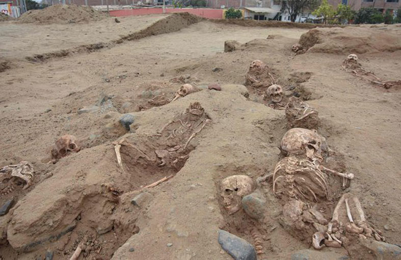 مقابر لأطفال قُدّموا كأضاح بطقوس دينية