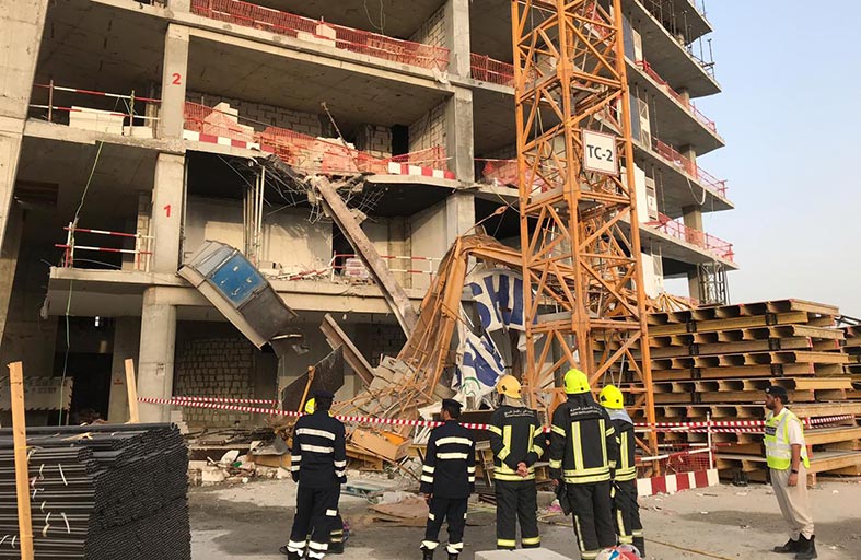 وفاة وثلاث إصابات في سقوط رافعة بناء بأبوظبي