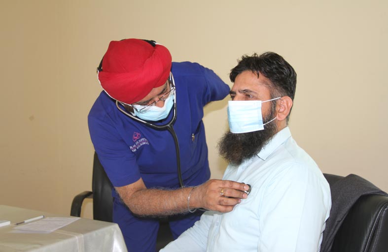 غرفة التجارة وبالتعاون مع مستشفى رأس الخيمة تقدم كشفا طبيا بالمجان لتخصصات عديدة