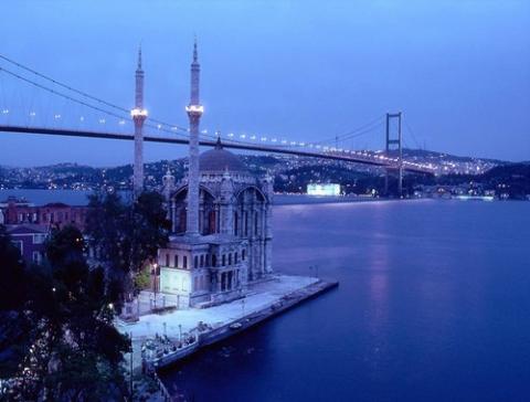 اسطنبول لؤلؤة البوسفور وبوابة مشرعة على الأصالة والحضارة 