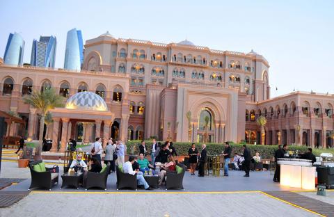 افتتاح باربكيو القصر على شاطئ قصر الإمارات 