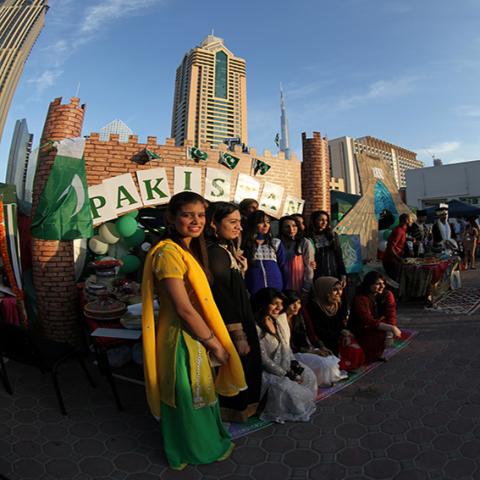 الطلاب يحتفلون باليوم العالمي للجاليات في الجامعة الكندية بدبي