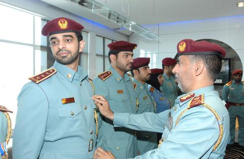 تقليد 119 ضابطا بشرطة أبوظبي ميداليات تقديرية