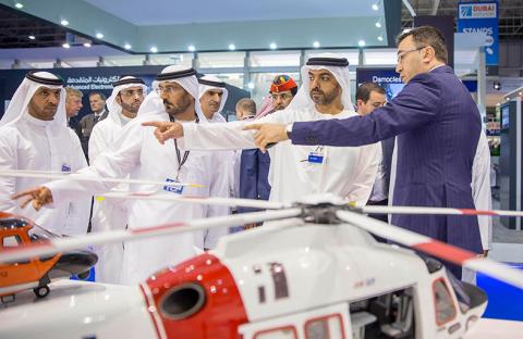 حامد بن زايد يزور معرض دبي للطيران