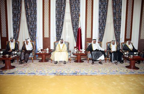 محمد بن راشد يبحث مع أمير قطر العلاقات الثنائية والمستجدات الإقليمية والدولية