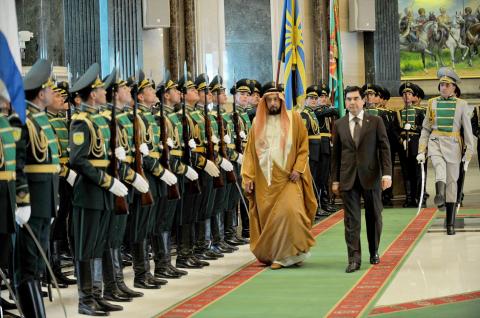 رئيس الدولة يصل عشق اباد ويبحث مع الرئيس التركمانستاني العلاقات الثنائية والمستجدات في المنطقة 