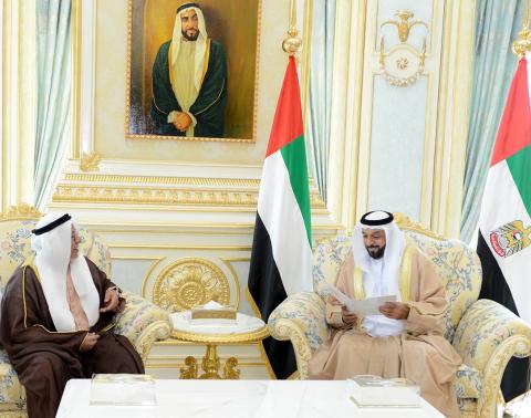رئيس الدولة يتسلم رسالة خطية من أمير الكويت