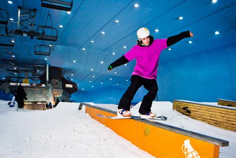 «سكي دبي» يحتفي بعشاق التزلج والمغامرة في «مهرجان التزلج»