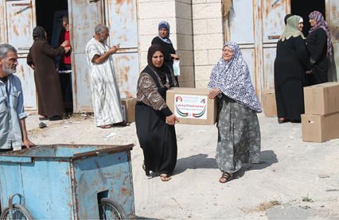 مؤسسة خليفة للأعمال الإنسانية تقيم مأدبة إفطار لأيتام مخيم جنين وتوزع طروداً غذائية على أسر فقيرة بالضفة الغربية
