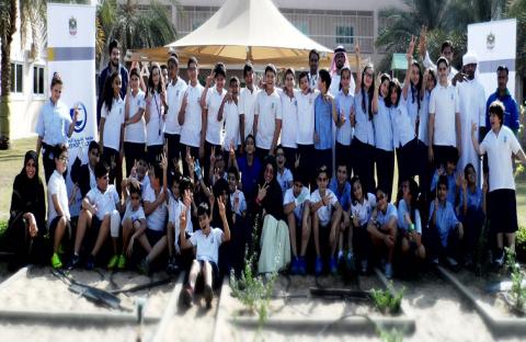 مجموعة بريد الإمارات تشارك بزراعة أشجار في المدارس 