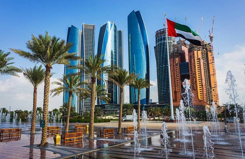 أمنيات وأحلام عام 2022 في عيون الإماراتيين