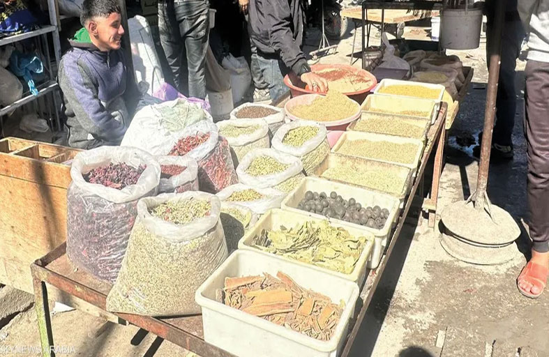 نقص الأدوية يجبر سكان غزة على التداوي بالأعشاب