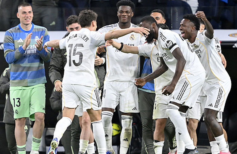 ريال يواصل الضغط على برشلونة برباعية في مرمى إلتشي