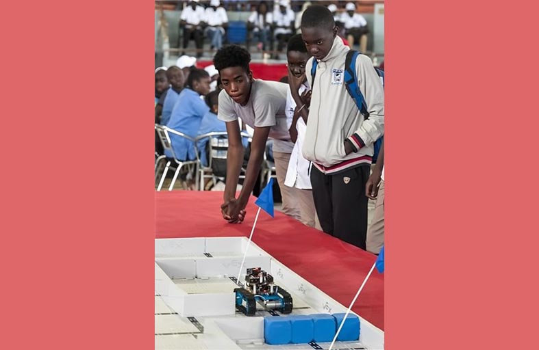 جامعة خليفة تنظم منتدى (الروبوتات في أفريقيا) ضمن فعاليات آيروس 2024