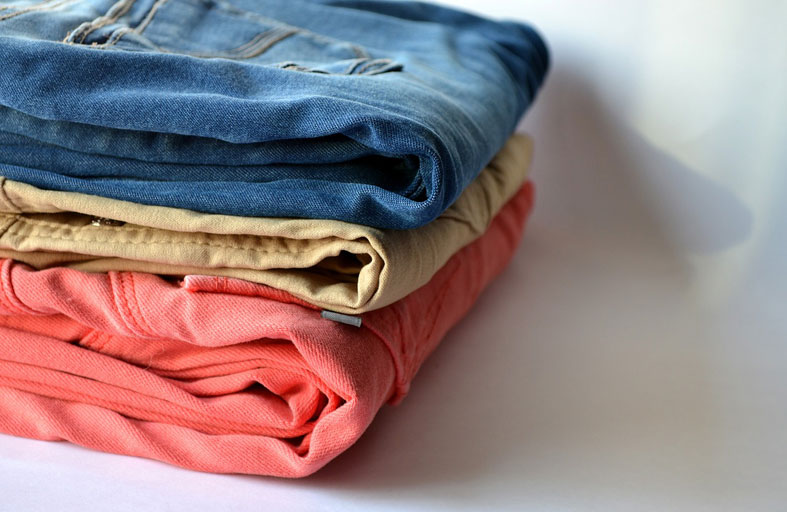 3 طرق للتخلص من روائح الرطوبة في الملابس