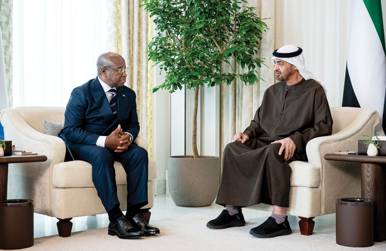 رئيس الدولة ورئيس سيراليون يؤكدان أهمية تعزيز الاستقرار والسلام في المنطقة والعالم  