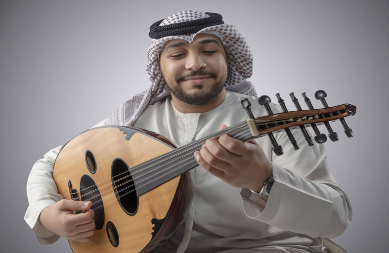 الفنان الإماراتي «سيف العلي» يخطف الأضواء في حفل «جلوبال فيوجن» الموسيقي