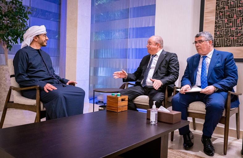 عبدالله بن زايد ووزير الصناعة الجزائري يبحثان تعزيز مجالات التعاون المشترك