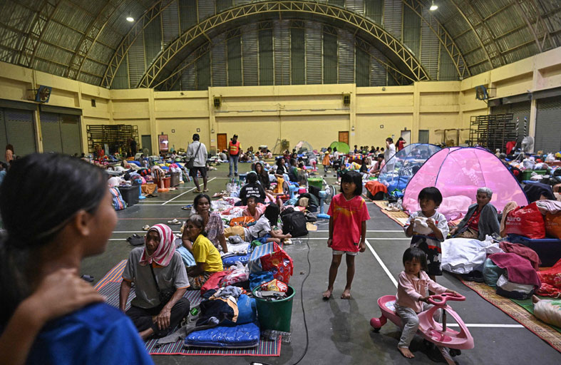 نصف مليون يفرون من المواجهات الحدودية بين كمبوديا وتايلاند 