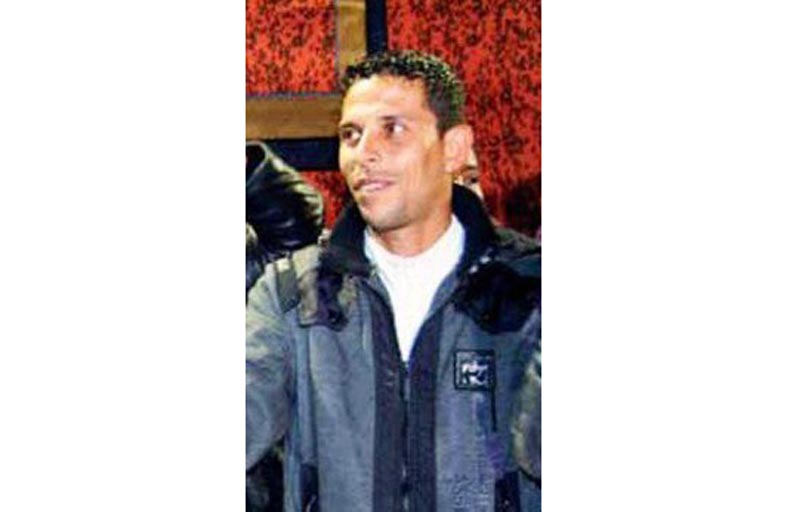 بائع متجول في تونس يحلم بنهاية سعيدة 