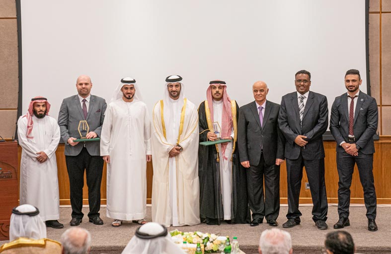 سلطان بن أحمد القاسمي يكرم الفائزين بجائزة الشارقة لأطروحات الدكتوراه بالعلوم الإدارية في الوطن العربي 