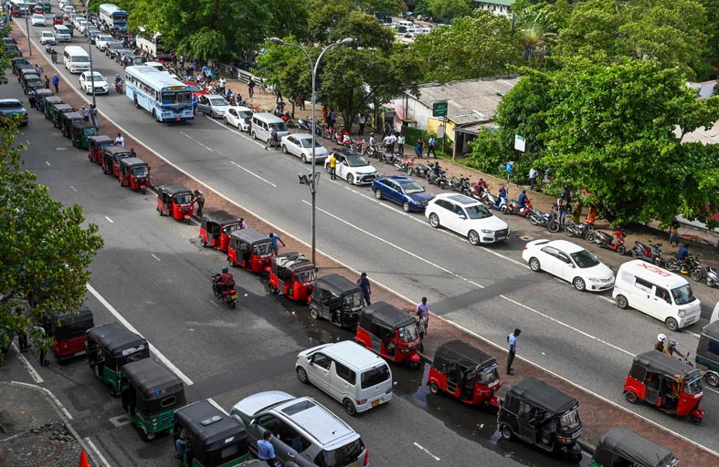 توقيف نائبين من حزب الرئيس السريلانكي 