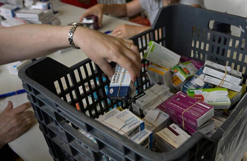 الأرجنتينيون المرضى مضطرّون للاختيار بين الدواء والغذاء 