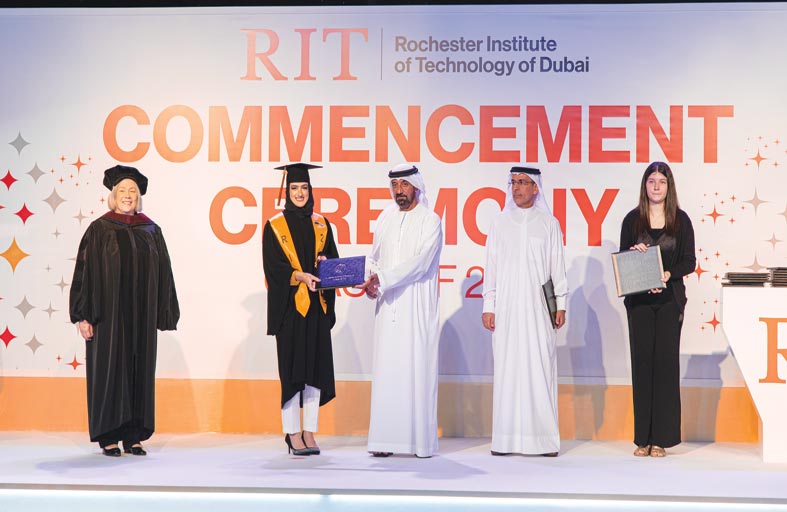 أحمد بن سعيد يشهد تخريج طلبة جامعة روتشستر للتكنولوجيا-دبي فـي برامج البكالوريوس والماجستير والدبلوم