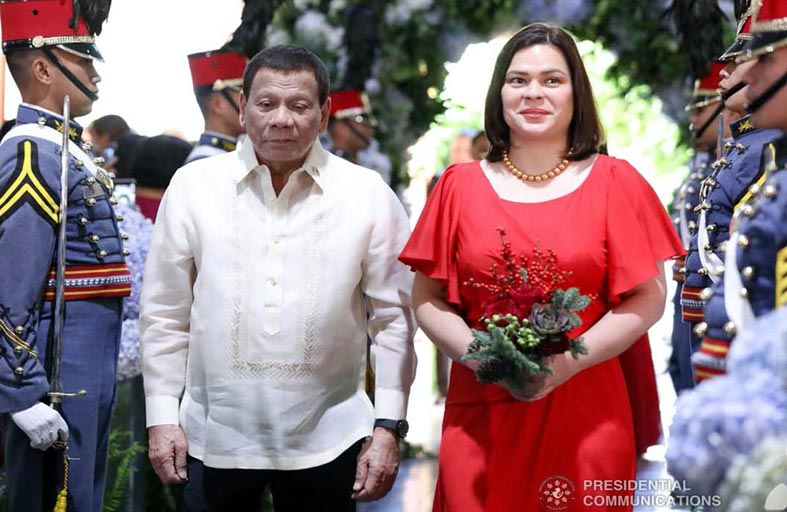 الفلبين: «بونغ بونغ» ماركوس على أبواب السلطة...!