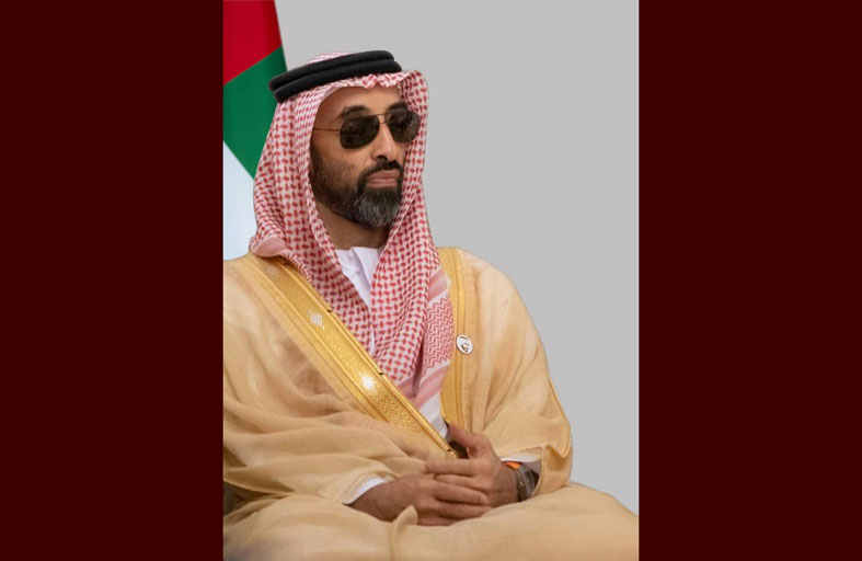 طحنون بن زايد: يوم العلم رمز اتحادنا الذي تأسس بعزيمة وإصرار الآباء المؤسسين