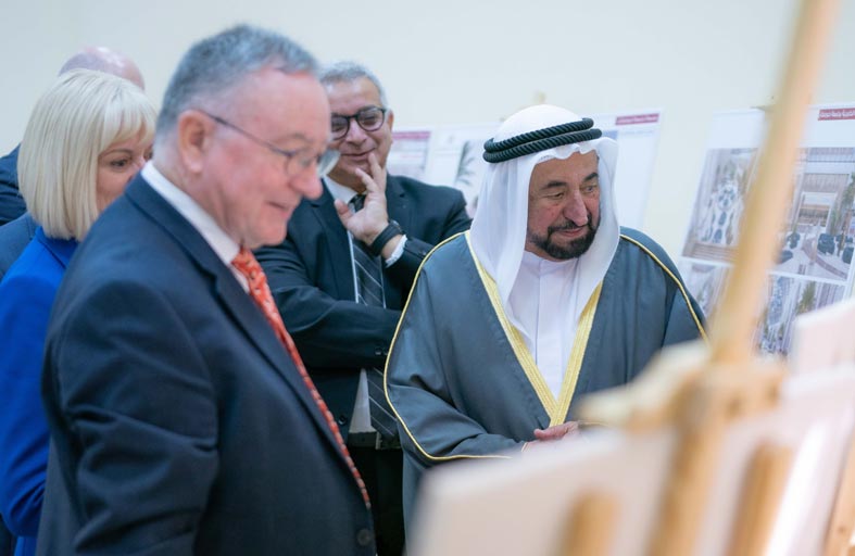 حاكم الشارقة يبحث التعاون بين جامعتي خورفكان وإكستر البريطانية 