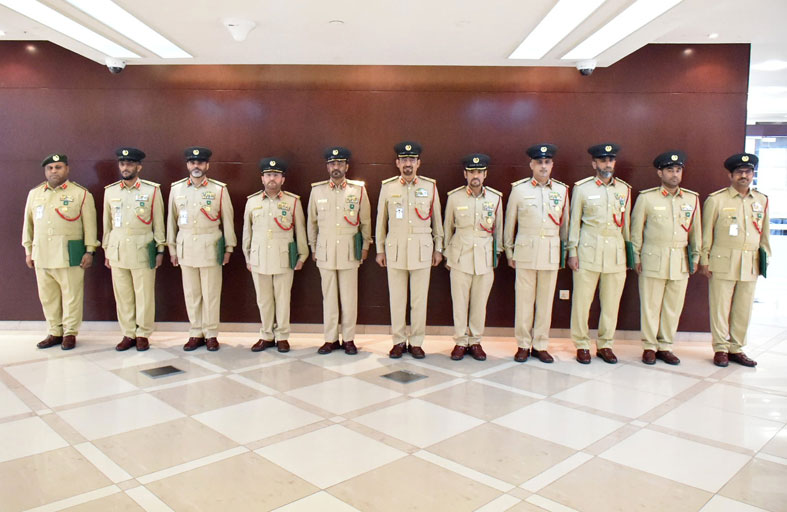 اللواء رفيع يُقلد مديري قطاعي شؤون الإدارة و«إسعاد المجتمع» وسام «إكسبو 2020 دبي»