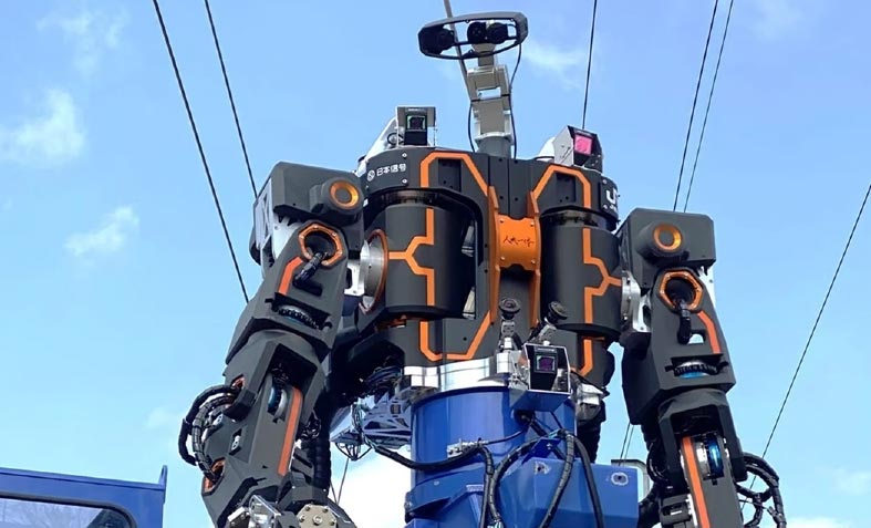 روبوت يؤدي أعمال الصيانة بقطارات اليابان
