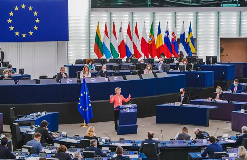 الاتحاد الأوروبي يتراجع عن تجميد المساعدات للفلسطينيين 